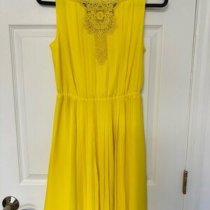 Jessica Simpson Yellow Sleeveless Dress with Lace Yoke
